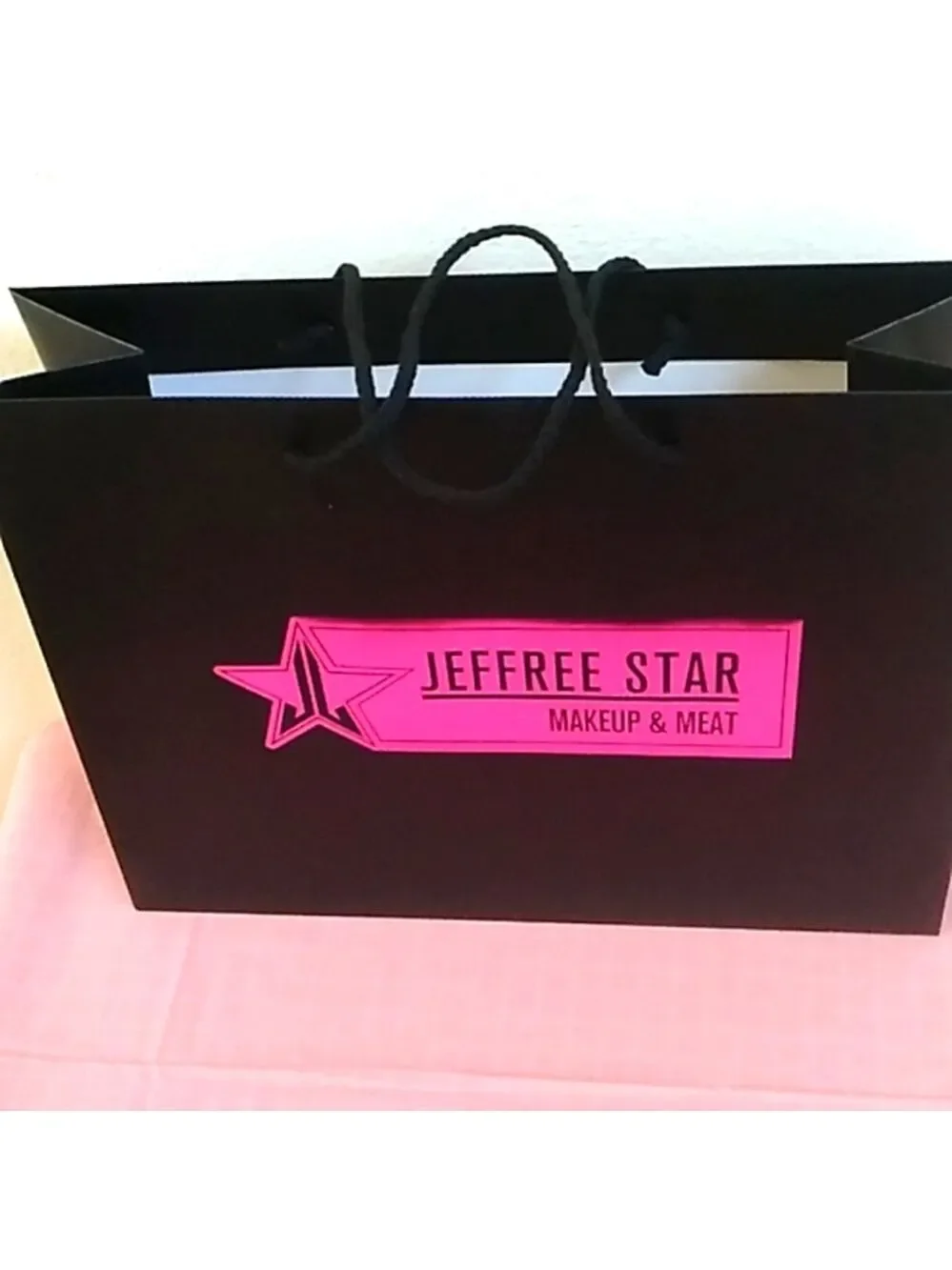 D- New Jeffree Star Gift Bag